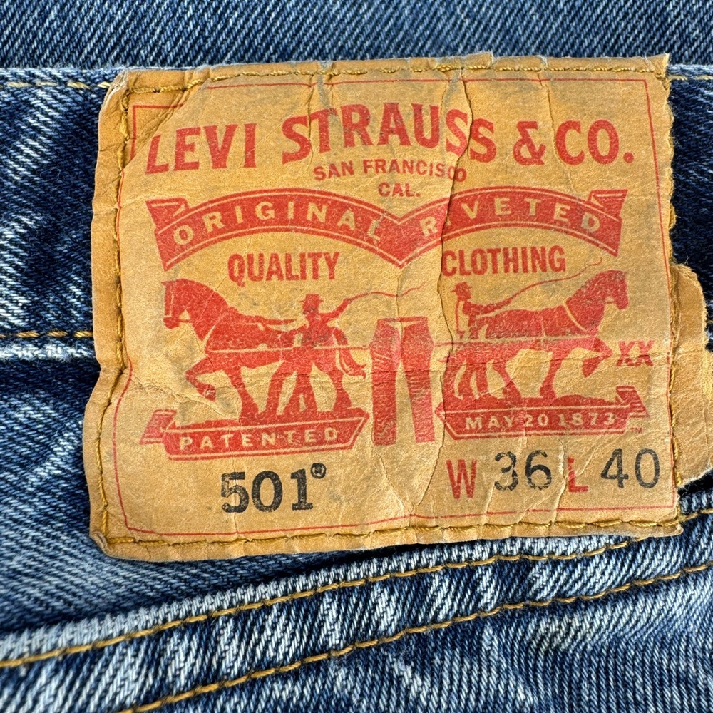 Levi 501 5 Button Fly Distressed Denim Jeans - Picture 10 of 11